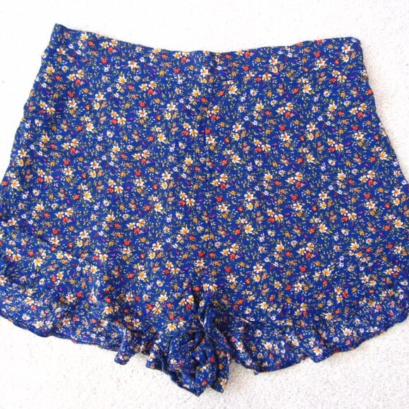 American Eagle - Crop Front-Tie Top & Shorts 2-Piece Set | Small | Dainty Floral - Picture 4 of 8